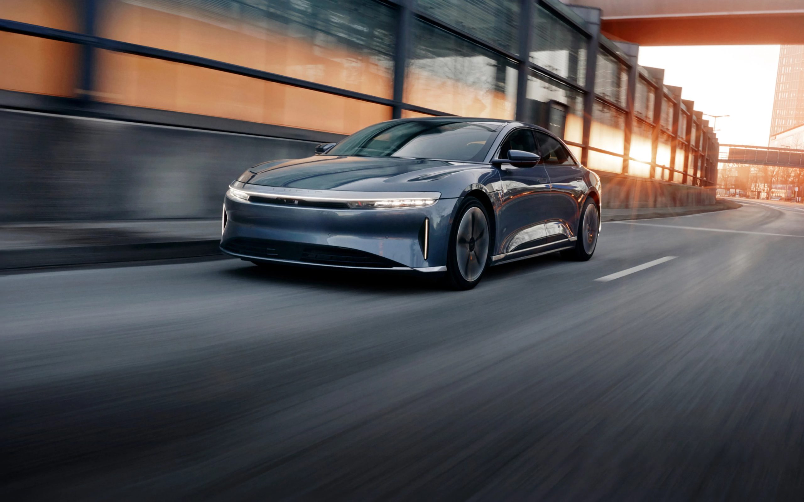 lucid-air-slide-1-desktop